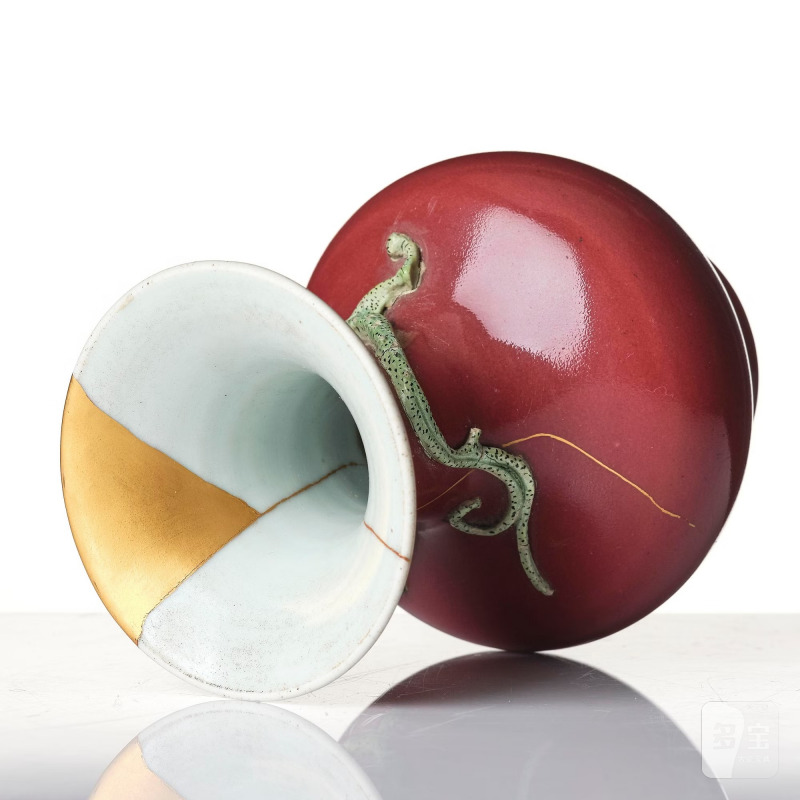 A red glazed vase, - 图6